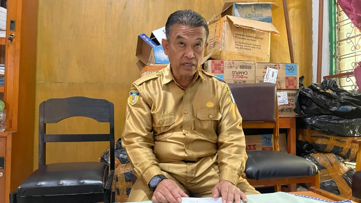 Kepala Sekolah SMA Negeri I Wamena Yosep Wibisono. (CEPOSONLINE.COM/DENI TONJAU)