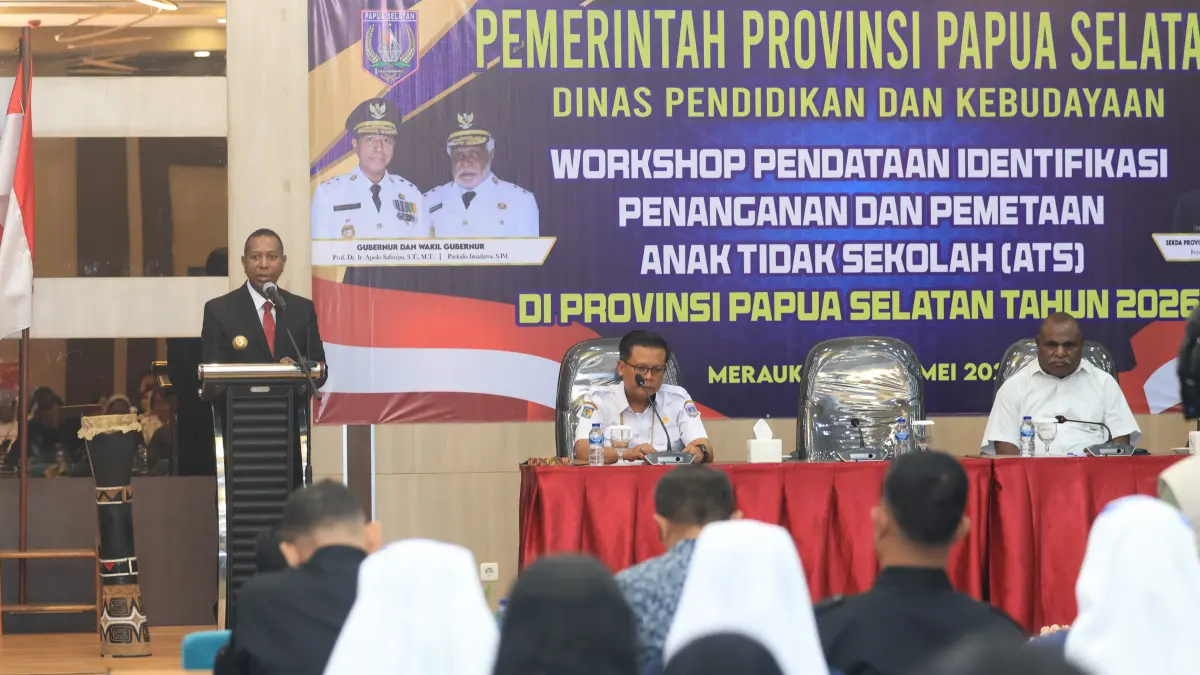 Gubernur Papua Selatan Apolo Safanpo saat memberikan arahan pada pembukaan workshop Pendataan Identifikasi Penanganan dan Pemetaan Anak Tidak Sekolah oleh Disdikbud Papsel, Rabu (6/5/2026).(Humas Pemprov/Ceposonline.com).