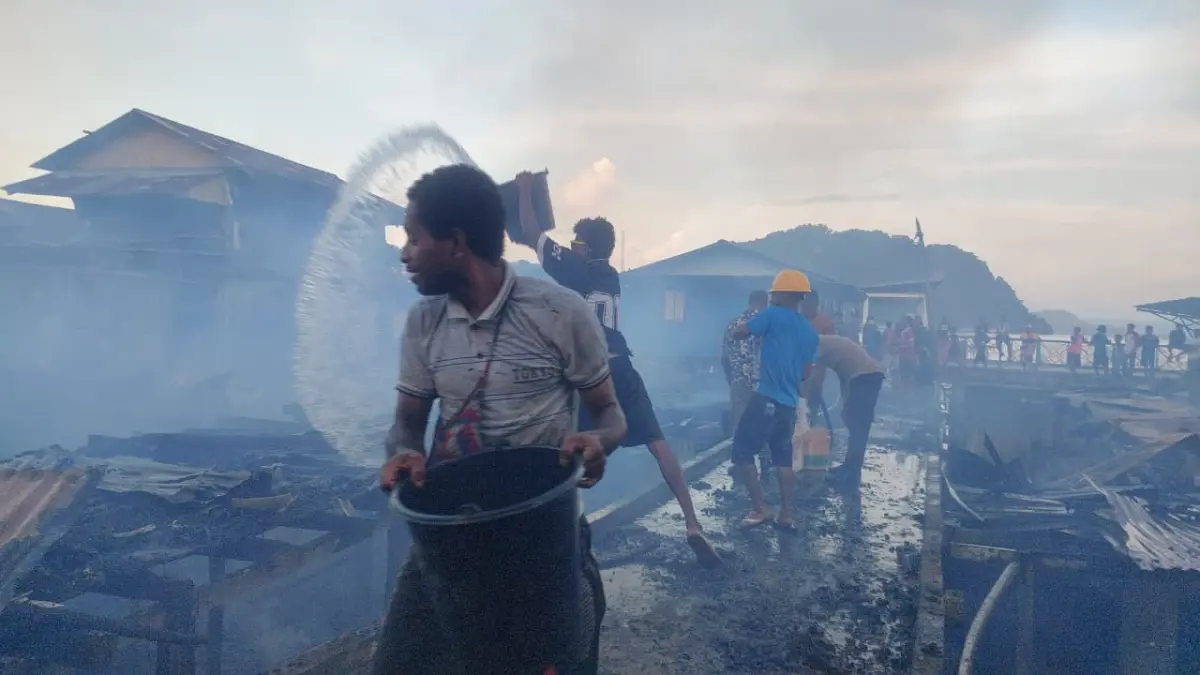Kondisi rumah warga yang terbakar di Kawasan Dok 8 Pantai, Kelurahan Imbi, Jayapura Utara, Kota Jayapura, Kamis (7/5/2026) (CEPOSONLINE.COM/KAREL)