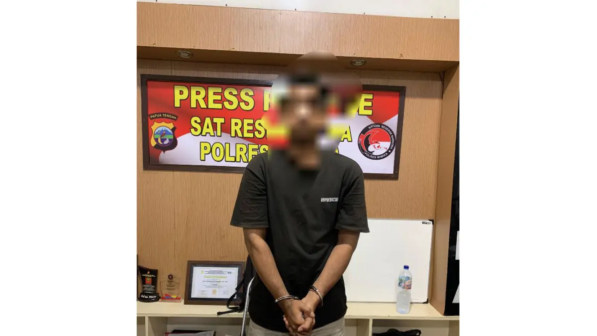Oknum sekuriti yang diamankan polisi atas kepemilikan narkotika golongan I jenis tembakau sintetis. (Ceposonline/Dokumen).