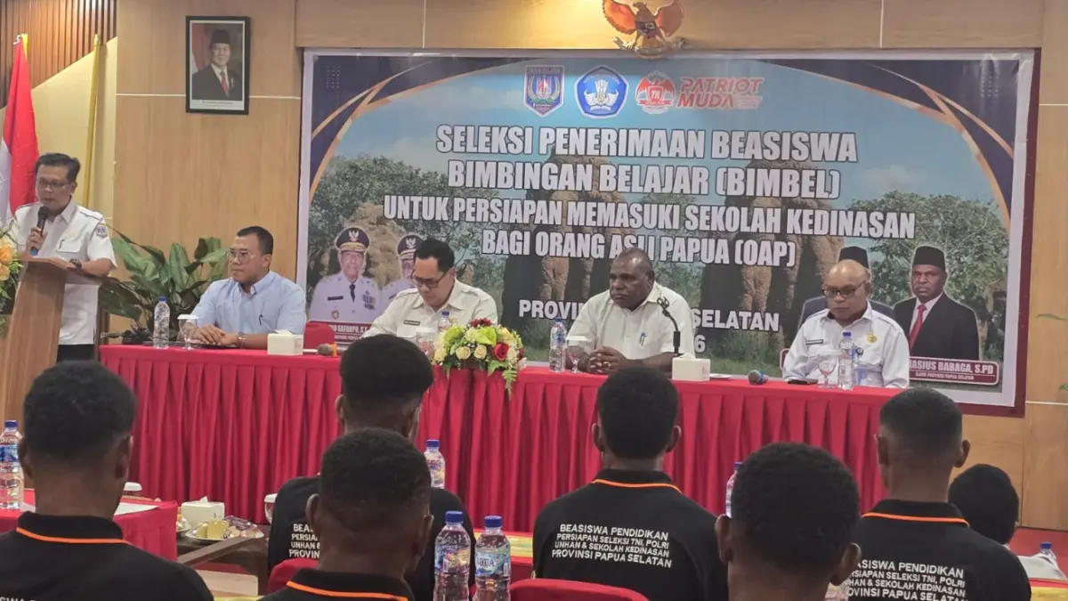 Siswa-siswi kelas XII SMA dari Merauke dan Boven Digoel saat mengikuti seleksi Bimbel selama 9 bulan di Jakarta&nbsp; sekolah kedinasan. Dari 30 anak yang&nbsp; mengikuti seleksi tersebut, 10 orang dinyatakan lulus.&nbsp;
(Sulo/Ceposonline.com)&nbsp; &nbsp; &nbsp;&nbsp;