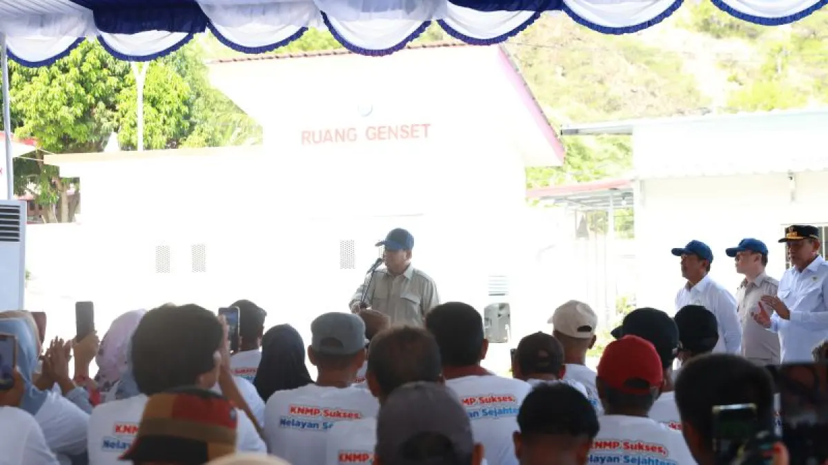 Presiden Prabowo Subianto melakukan dialog dengan nelayan saat meninjau Kampung Nelayan Merah Putih di Gorontalo, Sabtu (9/5/2026) ANTARA/HO-Bakom RI