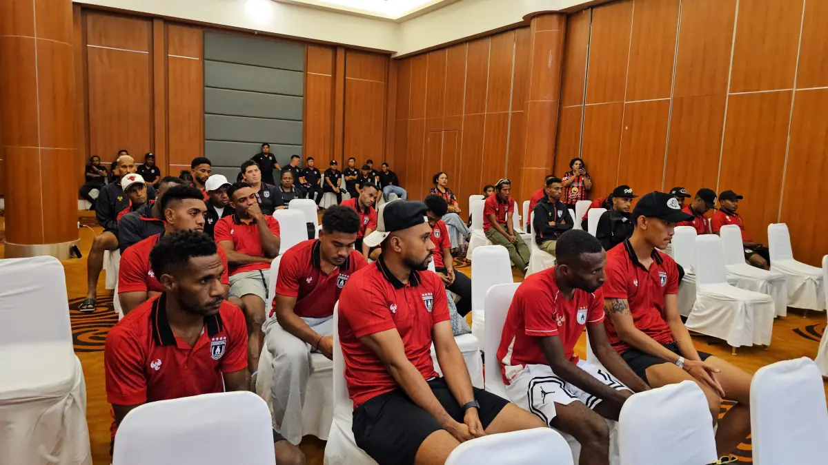 Para pemain Persipura saat acara pembubaran tim di Hotel Horizon Kotaraja, Minggu (10/5/2026) (CEPOSONLINE.COM/HANS)
