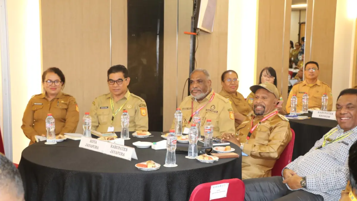 Wali Kota Jayapura Abisai Rollo saat menghadiri kegiatan Forum Koordinasi Strategis Percepatan Pembangunan Papua melalui Penguatan Implementasi Kebijakan Otonomi Khusus Papua&nbsp; di Horison Diana Hotel Timika, Senin (11/5/2026). (CEPOSONLINE.COM/TAKIM) 