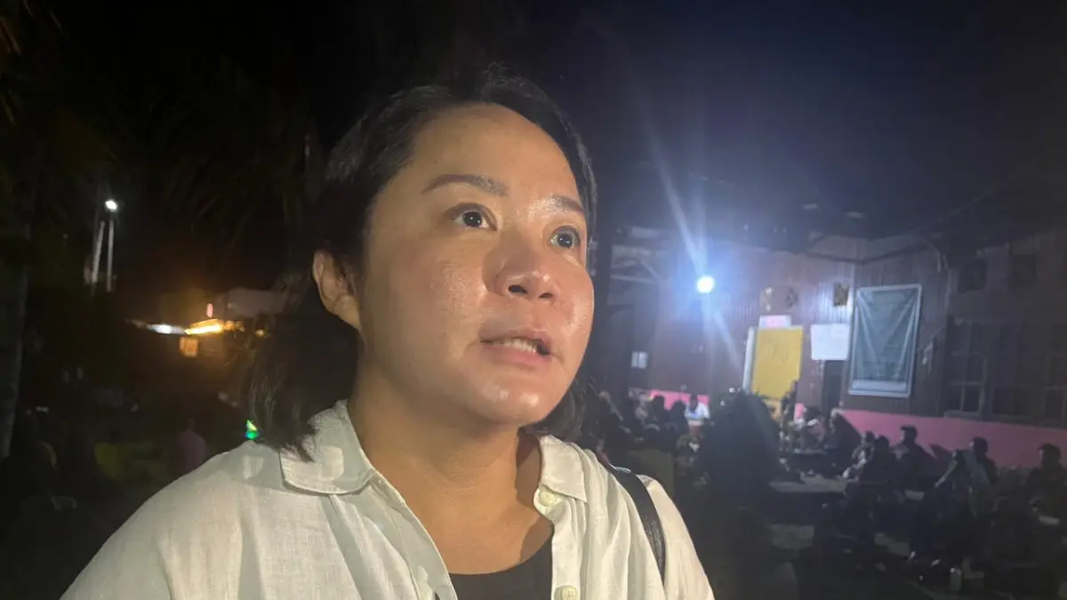Anggota DPR Papua Tengah, Nancy Natalia Raweyai saat memberikan keterangan usai nonton Film PESTA BABI. (CEPOSONLINE.COM/THERESIA. F TEKEGE)&nbsp;