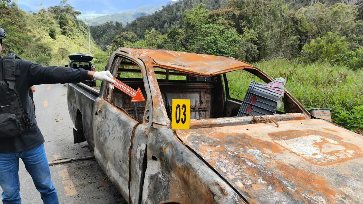 Bukti Mobil dibakar di Dogiyai. (CEPOSONLINE.COM/ISTIMEWA)