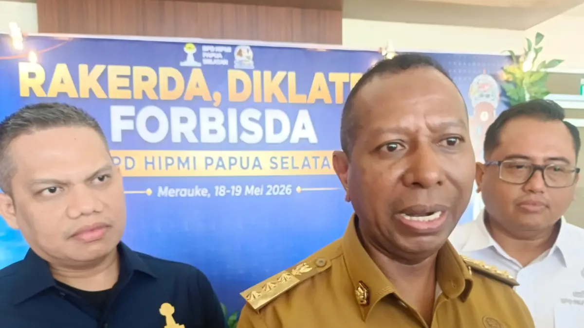 Gubernur Apolo &nbsp;Safanpo&nbsp;
(Sulo/Ceposonline.com) &nbsp;