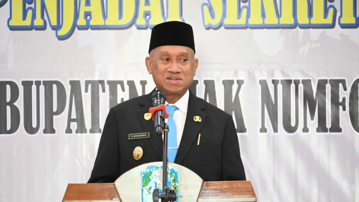 Bupati Biak Numfor Markus Octovianus Mansnembra, SH.,MM. (CEPOSONLINE.COM/FIKTOR) 
