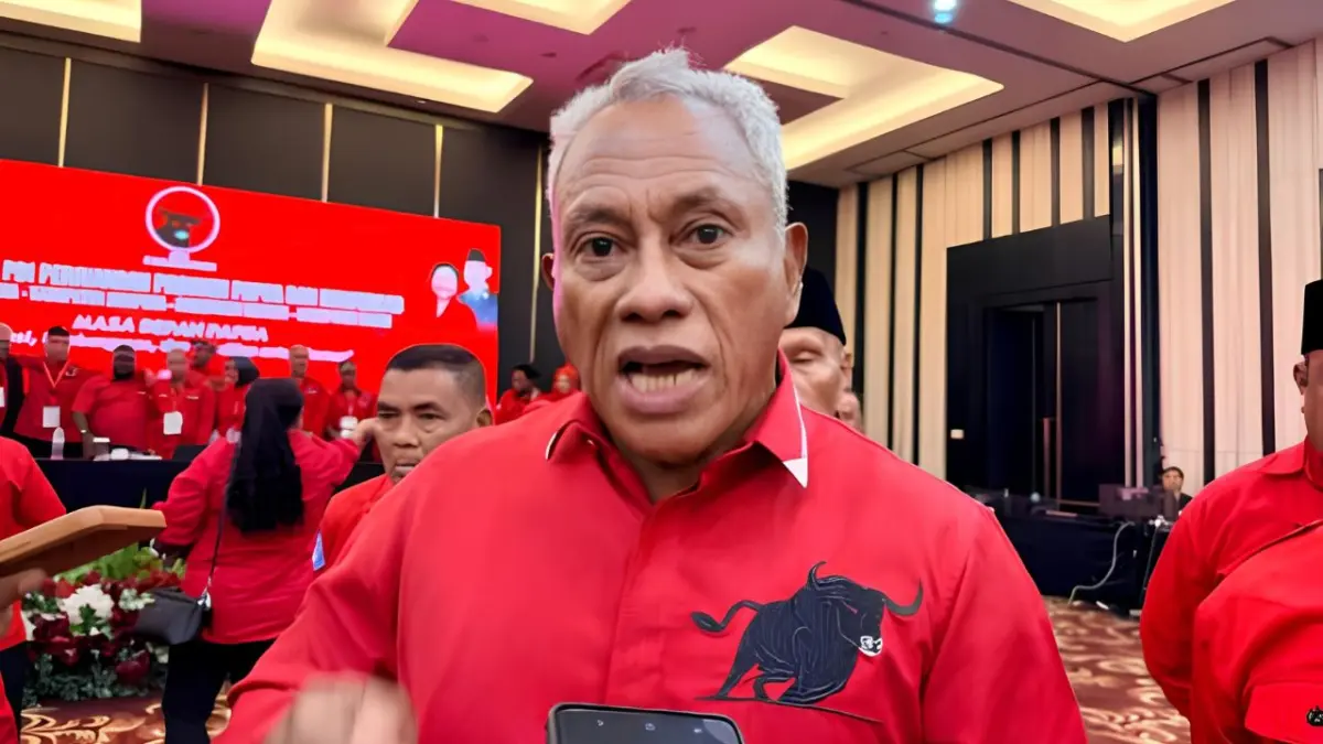 Komarudin Watubun.