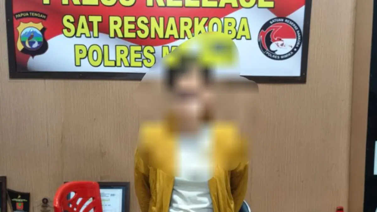 Pelaku yang berhasil diamankan polisi bersama 36 paket sabu. (Foto: SatResnarkoba/ceposonline.com).