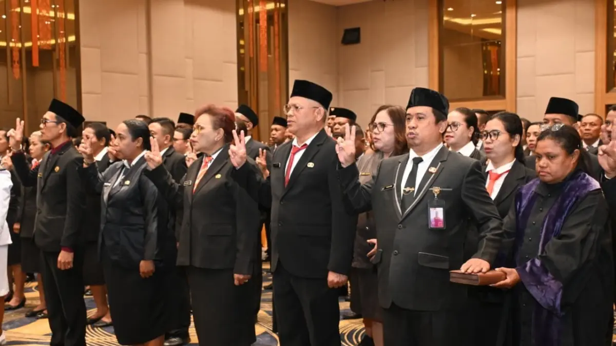 Para pejabat yang dilantik Bupati Biak Numfor Markus Octovianus Mansnembra di Grand Ballroom KSL, di Rabu (20/05/2026).(CEPOSONLINE.COM/FIKTOR PALEMBANGAN)