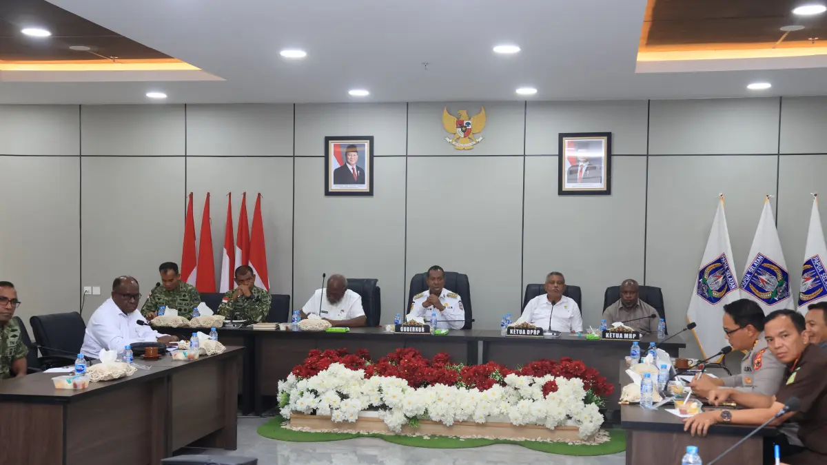 Rapat persiapan rencana kunjungan kerja Presiden RI Prabowo Subianto dipimpin langsung Gubernur Papua Selatan, Apolo Safanpo di ruang rapat Gubernur Papua Selatan di Salor, Rabu (20/5/2026).(Humas Pemprov/Ceposonline.com)&nbsp;

