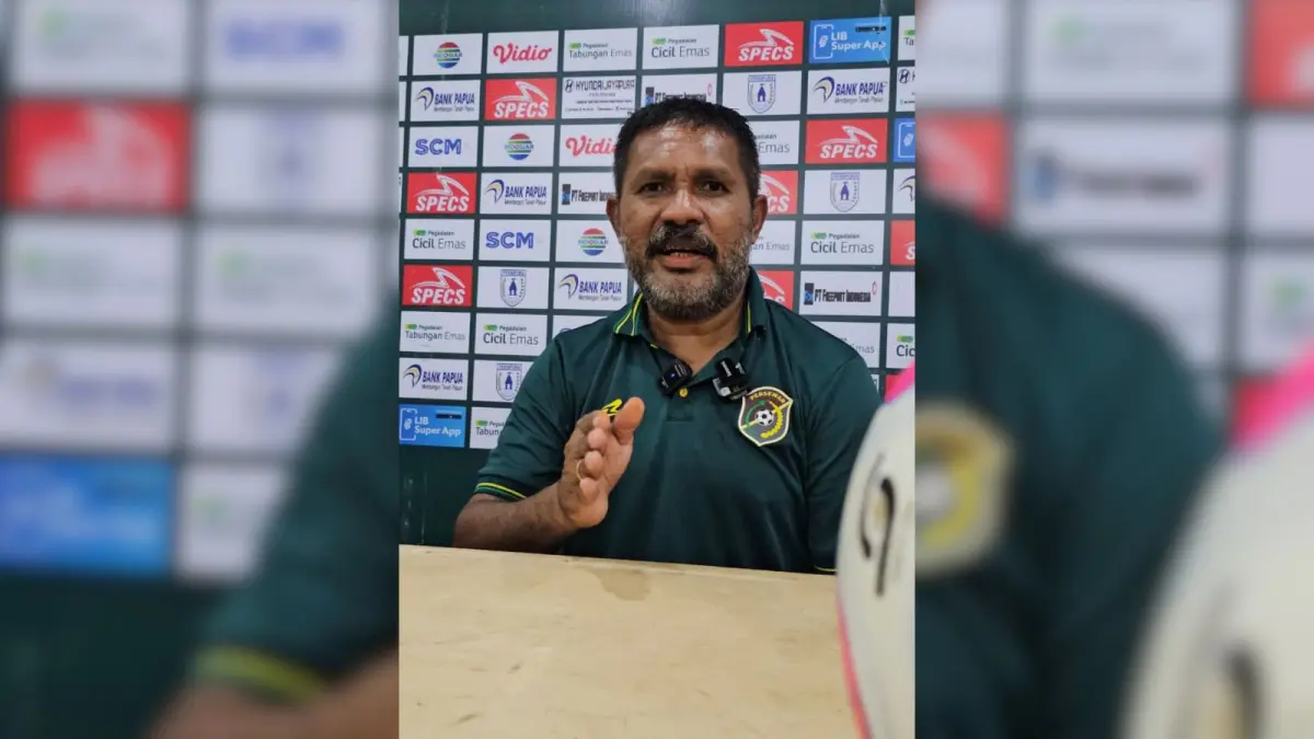 Legenda Hidup Persipura, Eduard Ivakdalam. (CEPOSONLINE.COM/HANS PALEN).