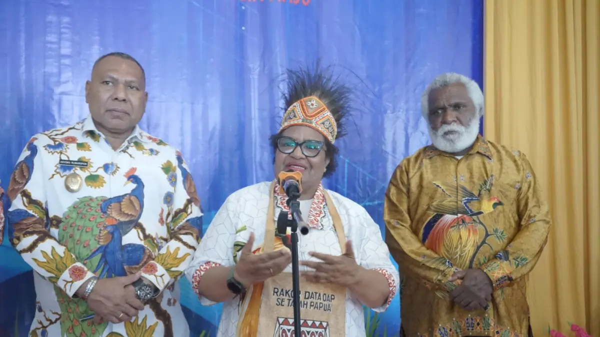Wamendagri Ribka Haluk didampingi Wakil Gubernur Papua Selatan Paskalis Imadawa pada Rapat Koordinasi (Rakor) data OAP se-tanah Papua di Kota Jayapura, Kamis (21/5/2026).(Humas Biro Umum Papsel/Ceposonline.com)&nbsp;