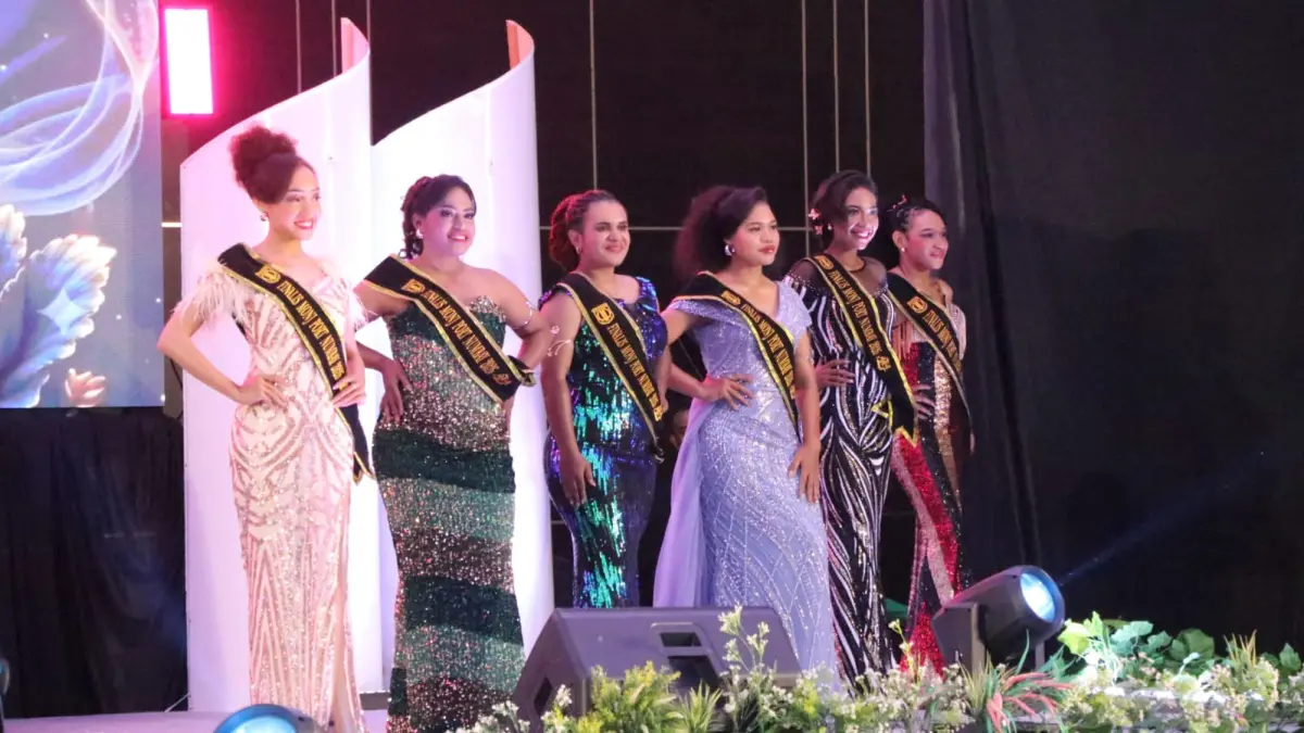 Sejumlah kontestan calon Tan dan Monj saat mengikuti Grand Final yang berlangsung di Hotel Ultima Entrop, Jumat (22/5/2026) malam. (CEPOSONLINE.COM/TAKIM)