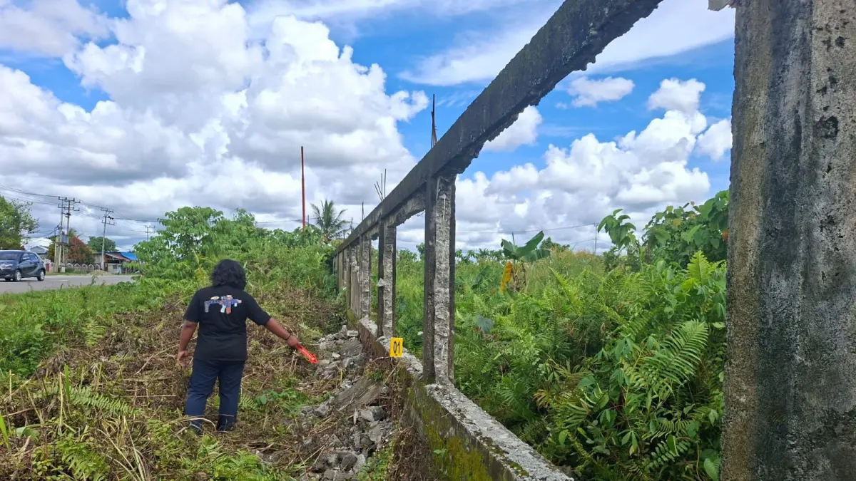 Proses olah TKP kasus pengrusakan pagar lahan Keuskupan Timika. (Ceposonline.com/ Istimewa).&nbsp;