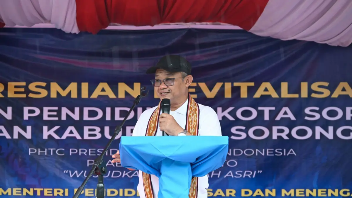 Mendikdasmen saat peresmian di SMK Negeri 1 Kota Sorong, Papua Barat Daya, Rabu (27/5). (CEPOSONLINE.COM/FAUZIA) 