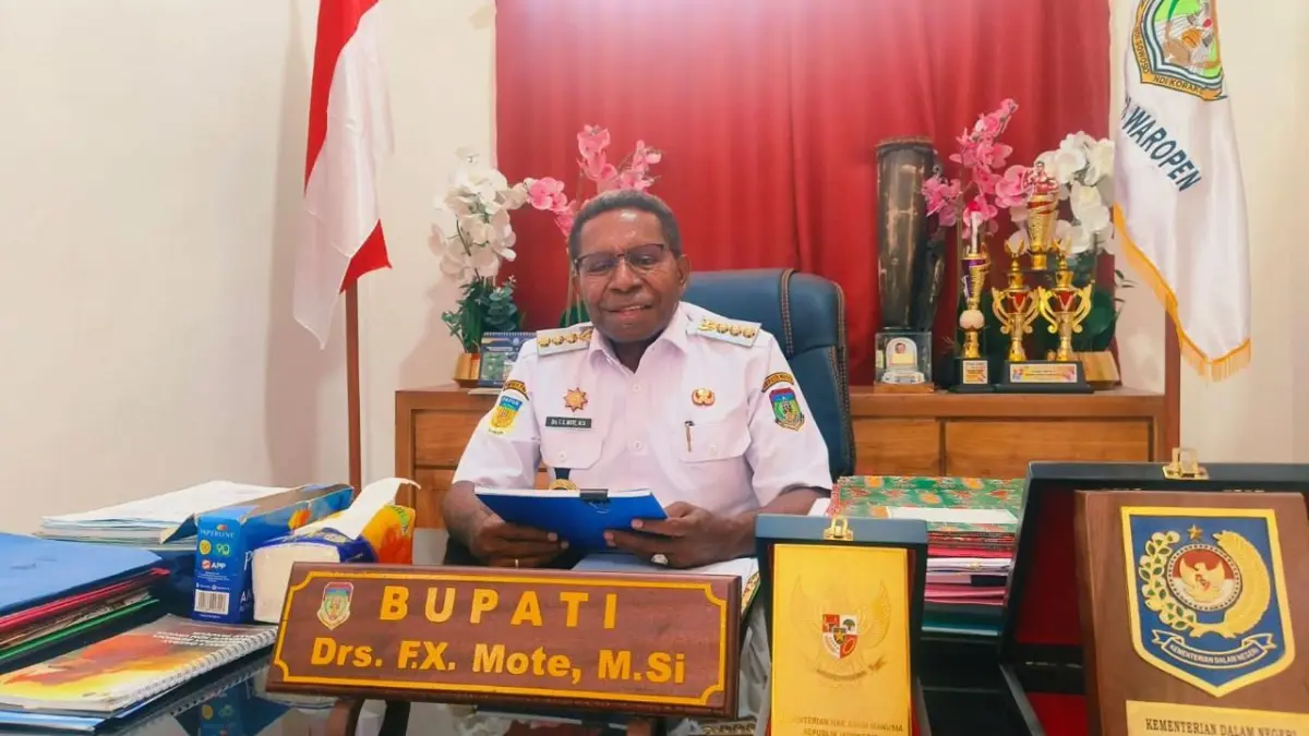 Bupati Waropen Drs. F.X Mote, M.Si (Ceposonline.com/Ismail)