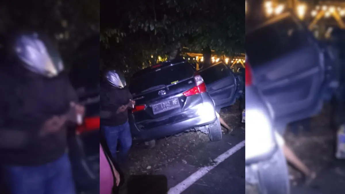 Kondisi mobil yang terperosok ke dalam.(Ceposonline.com/Dokumen)