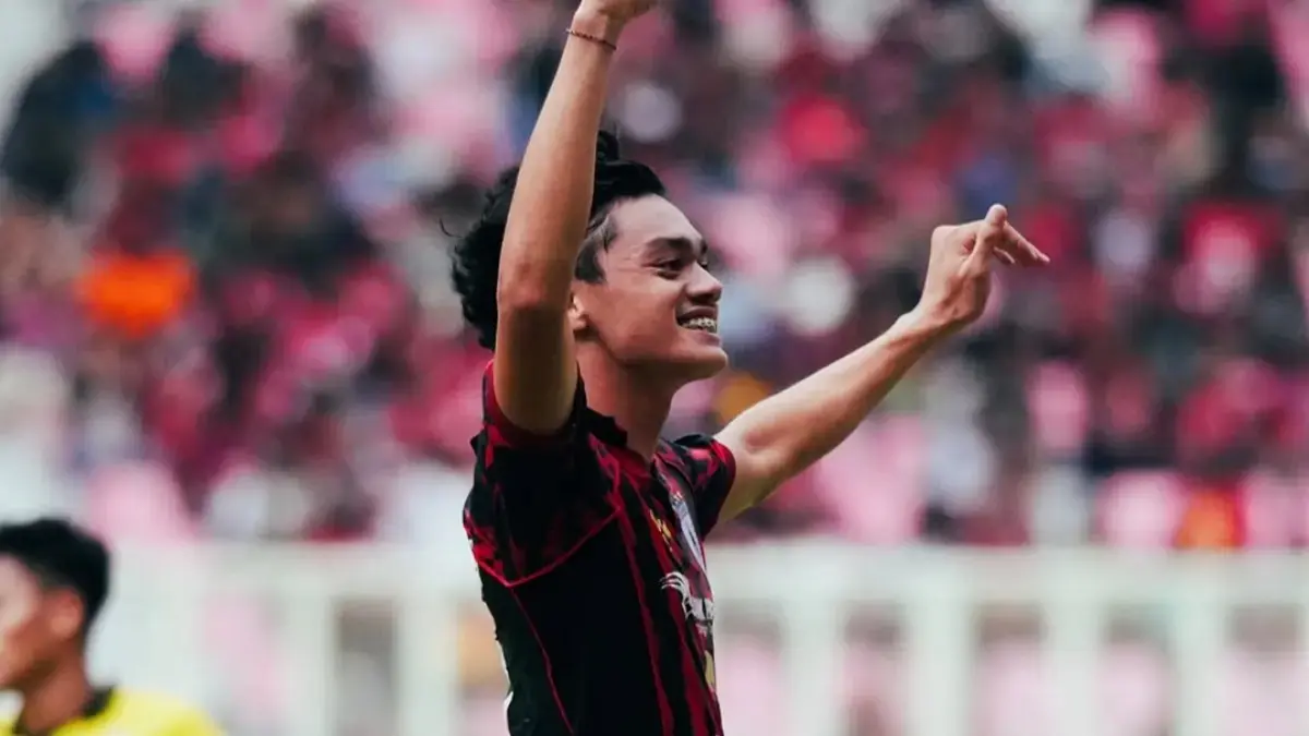Persebaya Surabaya dikabarkan tertarik pada Reno Salampessy. (Dok. Persipura Jayapura)