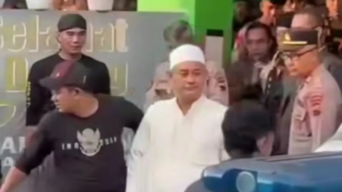 Pimpinan Padepokan Padang Ati di Pekalongan saat diamankan polisi (IST)