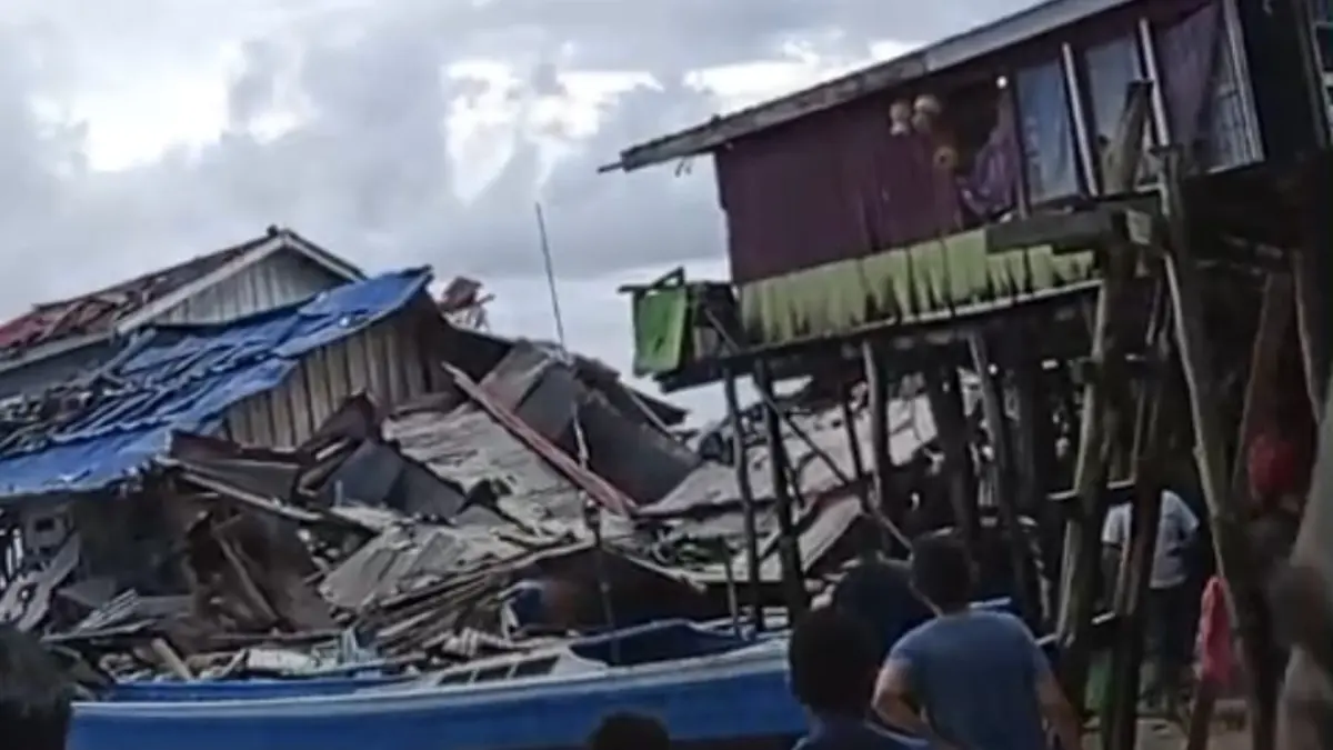 Kondisi &nbsp; &nbsp; Rumah yang roboh akibat ledakan amunisi Minggu (31/5/2026) (Fiktor Palembangan/ceposonline.com)