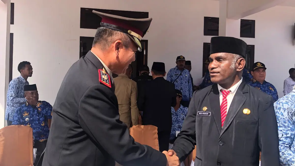 Plt Sekda Bob Woriori dan jajaran Forkompimda usai pelaksanaan Upacara Hari Lahir Pancasila di Waropen, Senin(1/6/2026).
(Ceposonline.com/Humas Pemkab Waropen)