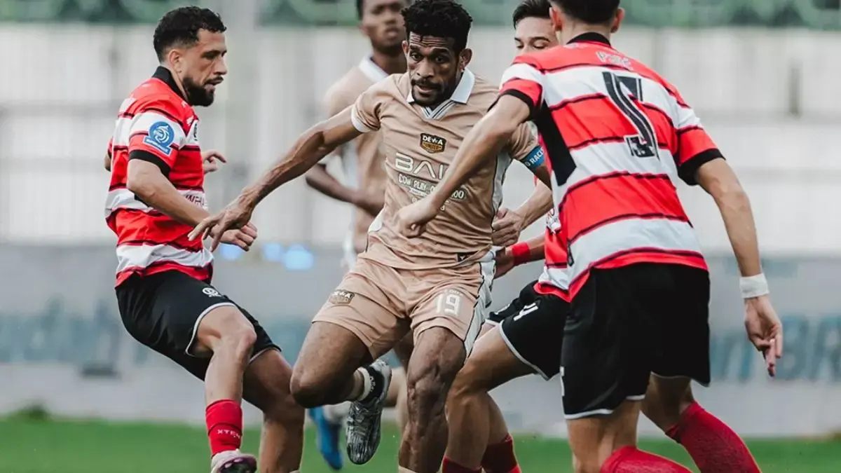 Gelandang Dewa United, Ricky Kambuaya. (JAWA POS) 