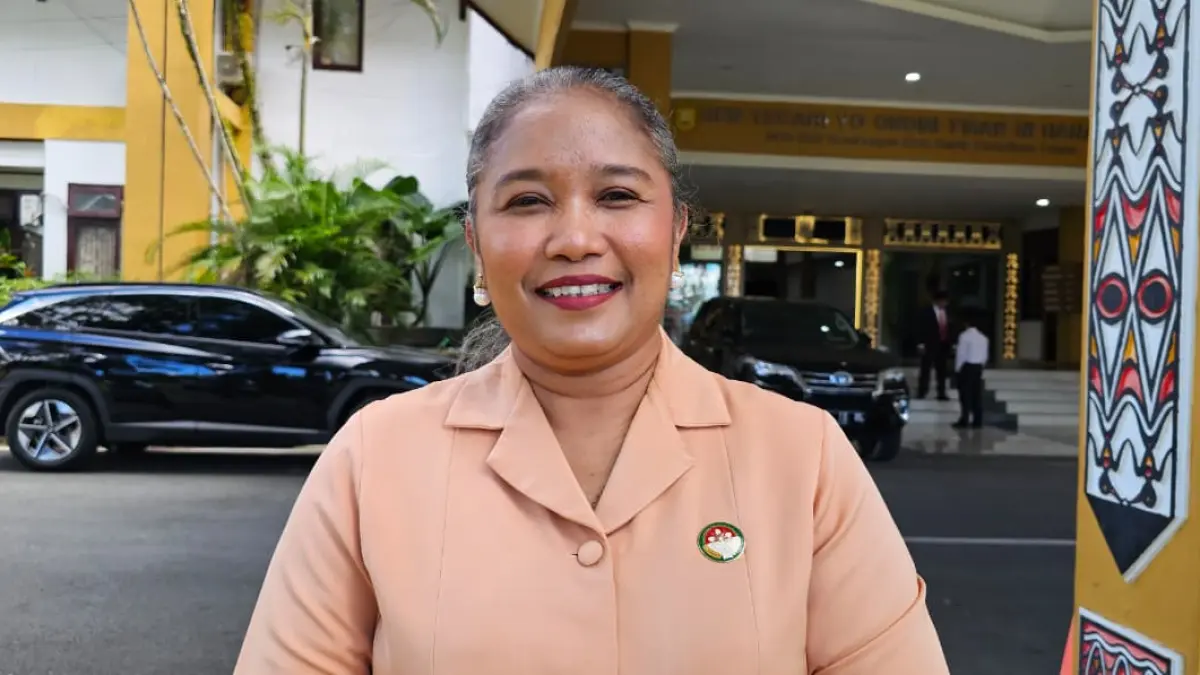 Kepala Sekolah SMA 4 Jayapura, Widya Kusmayanti. (CEPOSONLINE.COM/HANS PALEN).