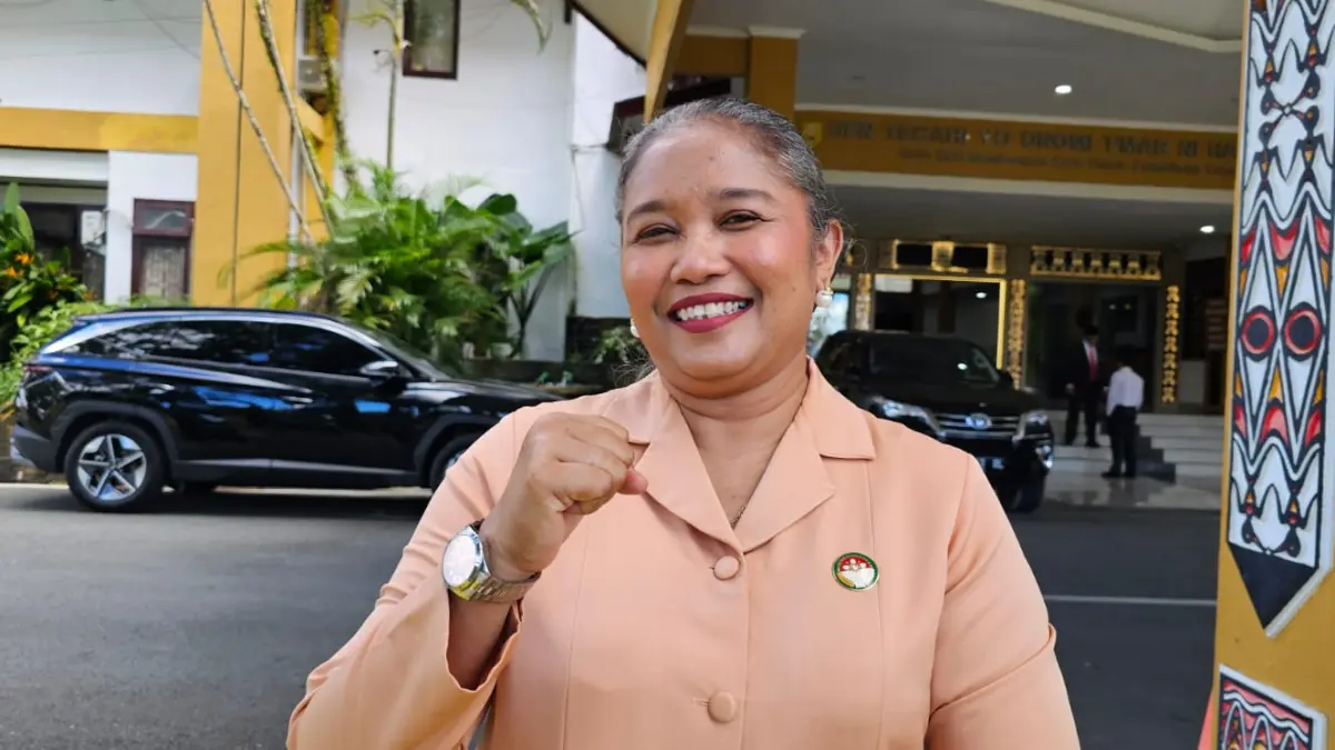 Kepala SMA Negeri 4 Jayapura, Widya Kusmayanti. (CEPOSONLINE.COM/HANS PALEN).