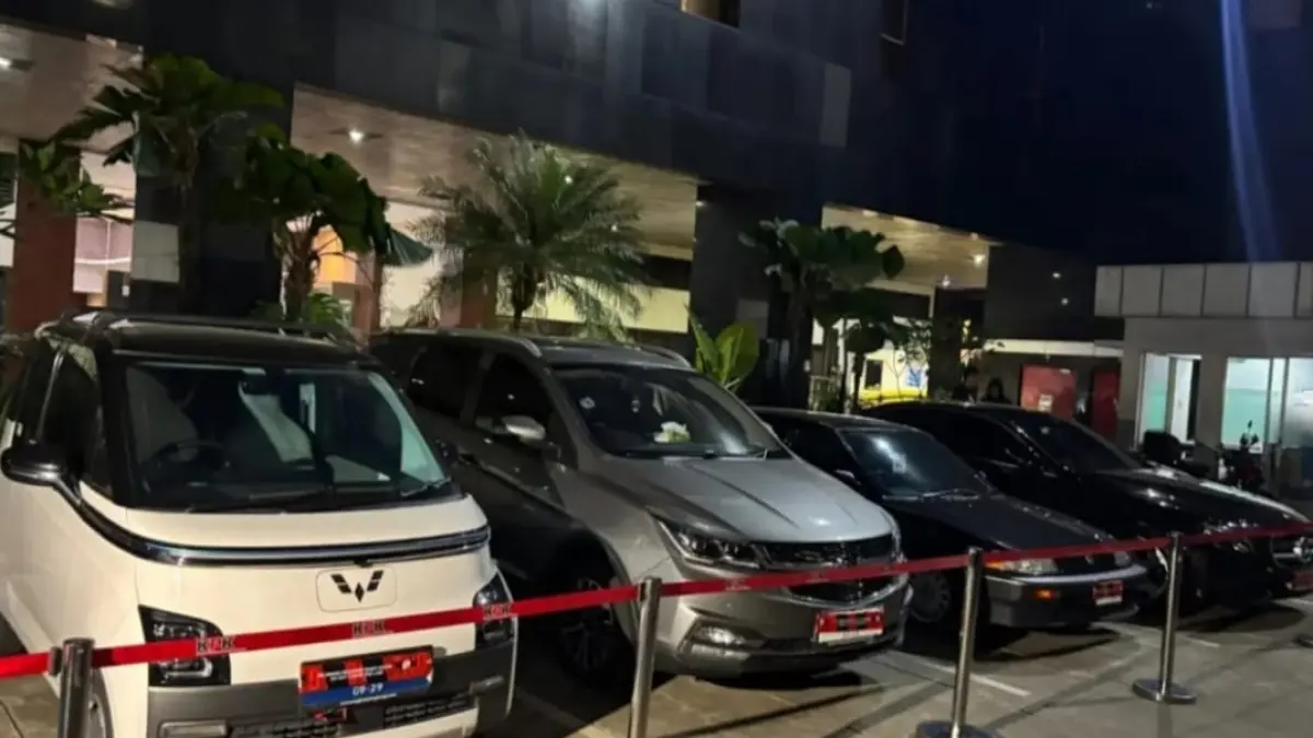 KPK pamerkan barang sitaan OTT Kantor Imigrasi Jakbar, Rabu (3/6). (Istimewa)