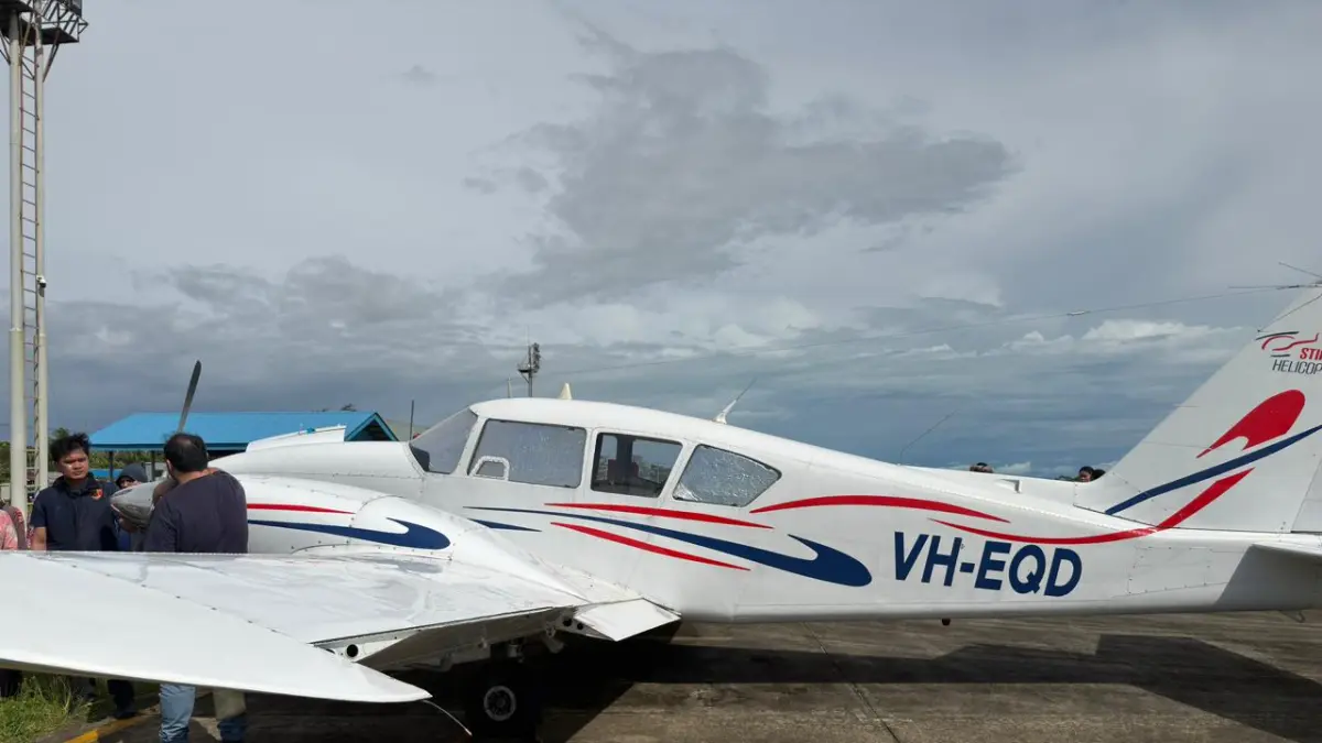 Pesawat Piper PA 23-250 Aztec yang digunakan dalam penerbangan Australia-Merauke dengan membawa dua penumpang tanpa dokumen resmi siap dilelang negara.(Ceposonline.com/Dokumen).