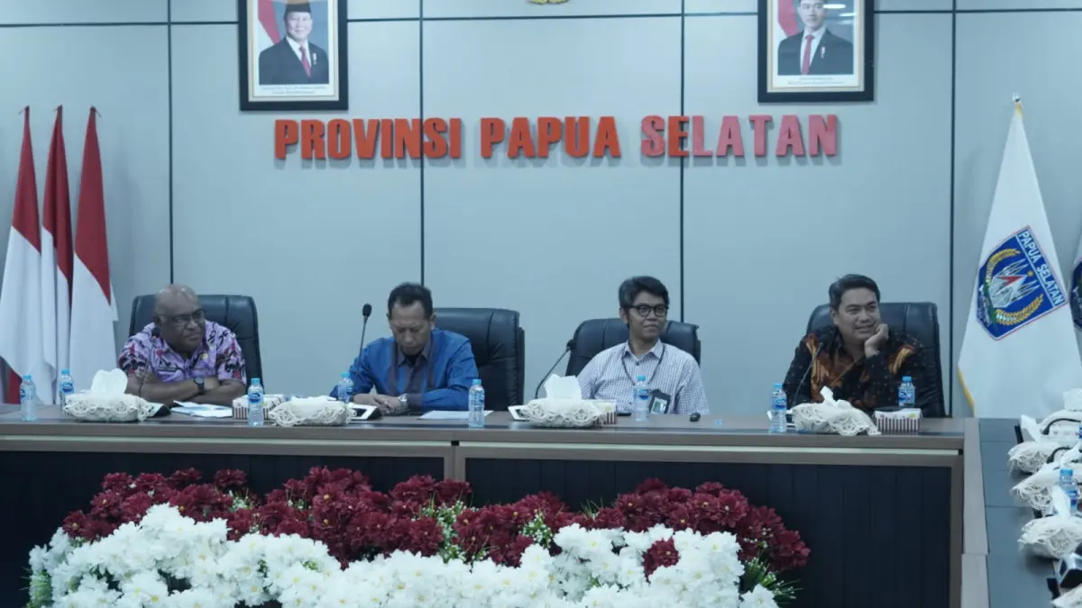 Direktorat Jenderal Kekayaan Negara (DJKN) Kantor Wilayah Papua, Papua Barat, dan Maluku saat melakukan sosialisasi dan edukasi pelayanan Lelang dan Penilaian Aset Barang Milik Daerah (BMD) bagi ASN Pemprov Papua Selatan dan Kabupaten Merauke di Aula Kantor Gubernur Papua Selatan, Kamis (4/6/2026)&nbsp;
(Biro Umum Papsel/Ceposonline.com)&nbsp;