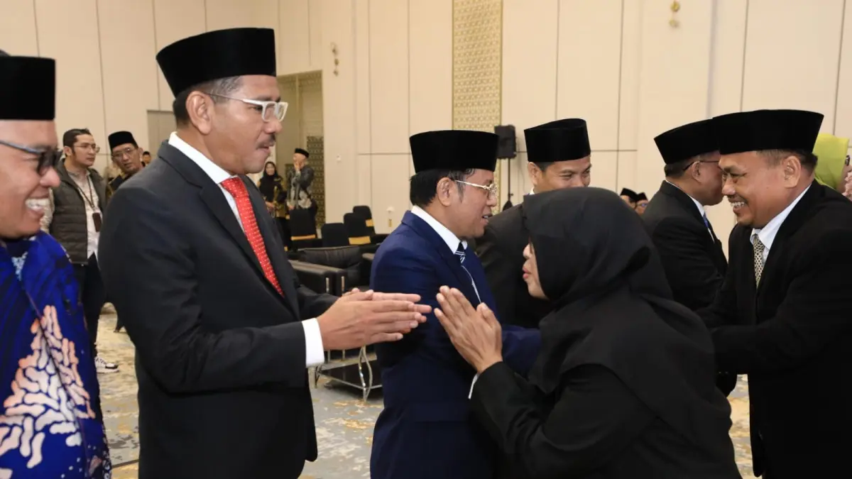 Para Kepala KUA saat bersalaman usai pelantikan di Auditorium HM Rasjidi, Kementerian Agama, Jakarta Pusat, Kamis (4/6/2026). (Ceposonline.com/Dokumen Kemenag).