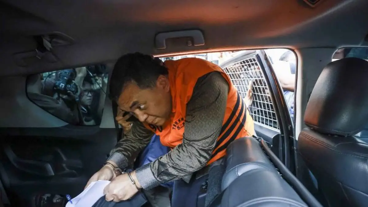 Wakil Menteri Imigrasi dan Pemasyarakatan (Imipas) Silmy Karim memasuki mobil tahanan usai menjalani pemeriksaan di Gedung Merah Putih KPK, Jakarta, Kamis (4/6/2026). &nbsp;. (Ceposonline.com/ANTARA FOTO/Dhemas Reviyanto)