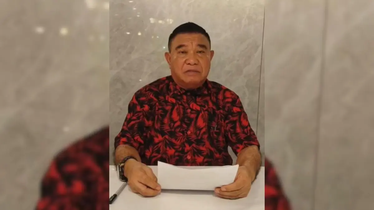  Kuasa Hukum Bupati Jayawijaya Hendrik Tomasoa memberikan keterangan pers Sabtu (6/6/2026) (Deni Tonjauw / Ceposonline)