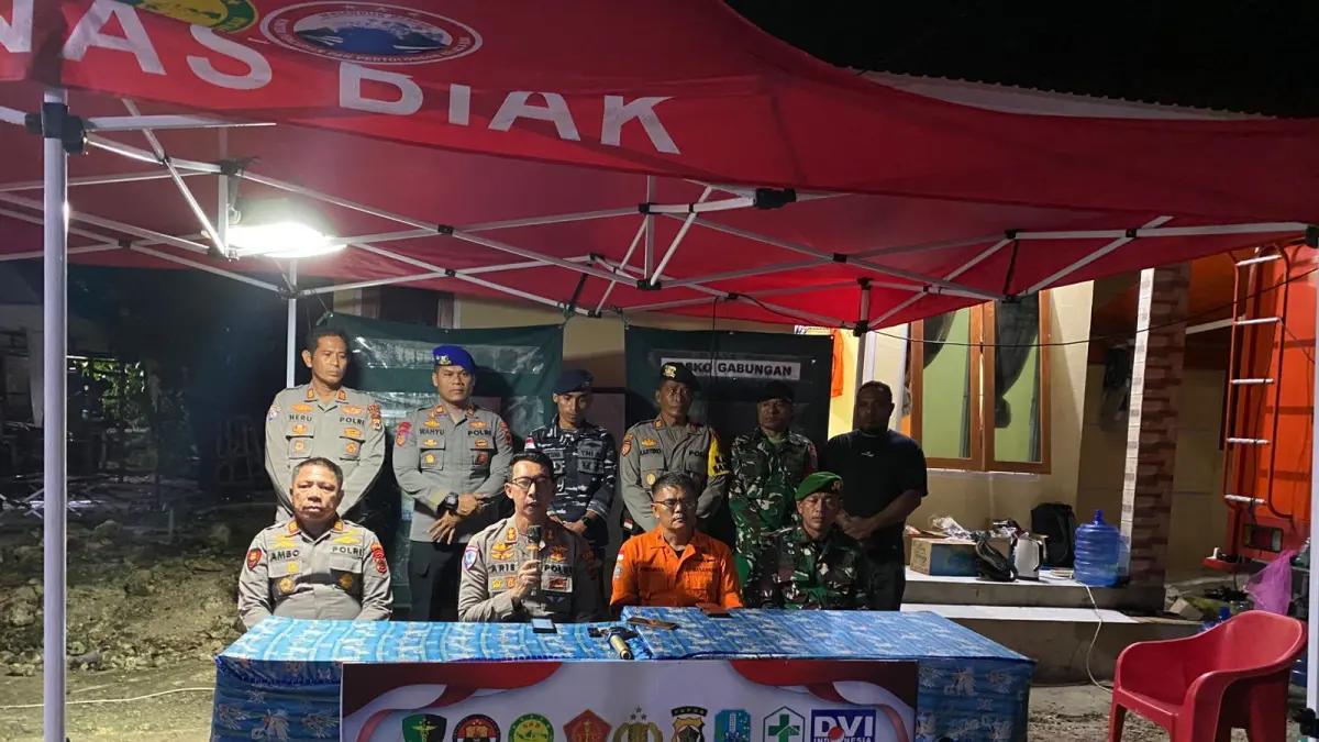 H+8 jumpa Pers usai ledakan dahsyat di Biak yang merenggut 6 nyawa dan 3 orang hilang serta puluhan potongan tubuh yang ditemukan di TKP, Minggu (7/6/2026). 
(Ceposonline.com/Ismail)