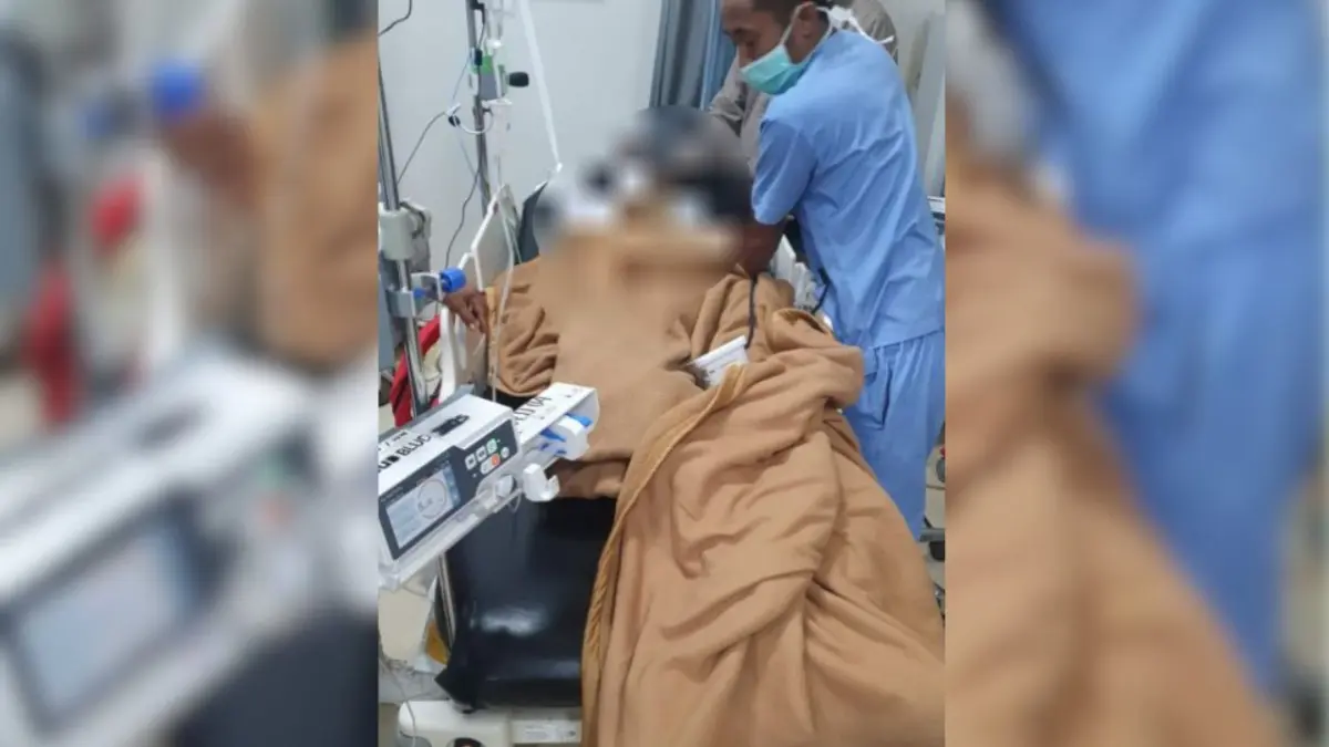 Kondisi korban yang terbaring mendapatkan perawatan medis di rumah sakit. (Ceposonline.com/ Istimewa).