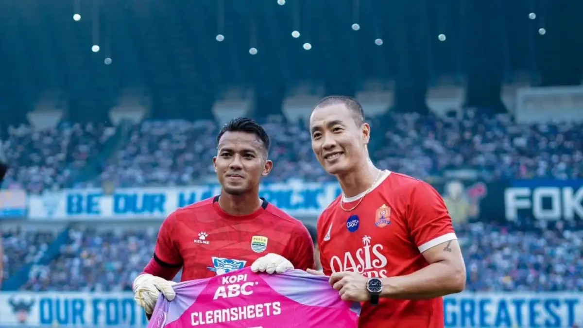Momen Yoo Jae Hoon bersama Teja Paku Alam saat &nbsp;foto bersama (CEPOSONLINE.COM/ISTRAGRAM YOO JAE HOON).