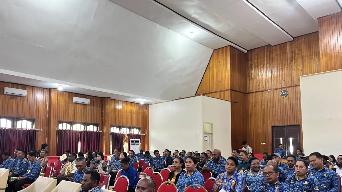 Para Kassubag Program dan Admin dari OPD di lingkungan Pemprov Papua Tengah saat Bimtek Tata Cara Penginputan Indikator Inovasi Daerah dan Koordinasi Teknis Aplikasi IGA Tahun 2026 yang digelar di Gedung Guest House Nabire, Kamis (11/6/2026).(Ceposonline.com/Theresia)
