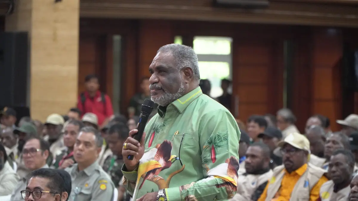 Wali Kota Jayapura, Dr. Abisai Rollo saat hadiri pertemuan koordinasi yang dipimpin langsung oleh Menteri Pertanian RI bersama para gubernur, bupati, dan wali kota se-Tanah Papua, di Jakarta, Kamis (11/6/2016).(Ceposonline.com/Humas).