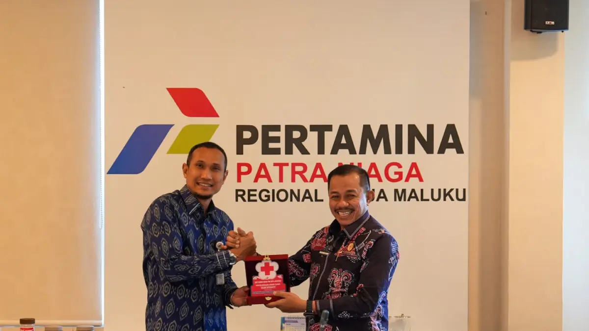 Penandatanganan Perjanjian Kerja Sama (PKS) antara Executive General Manager Pertamina Patra Niaga Regional Papua Maluku, Awan Raharjo, dan Ketua PMI Kota Jayapura yang juga Wakil Wali Kota Jayapura, Rustan Saru, di Jayapura, Jumat (12/6/2026).


(Ceposonline.com/istimewa)