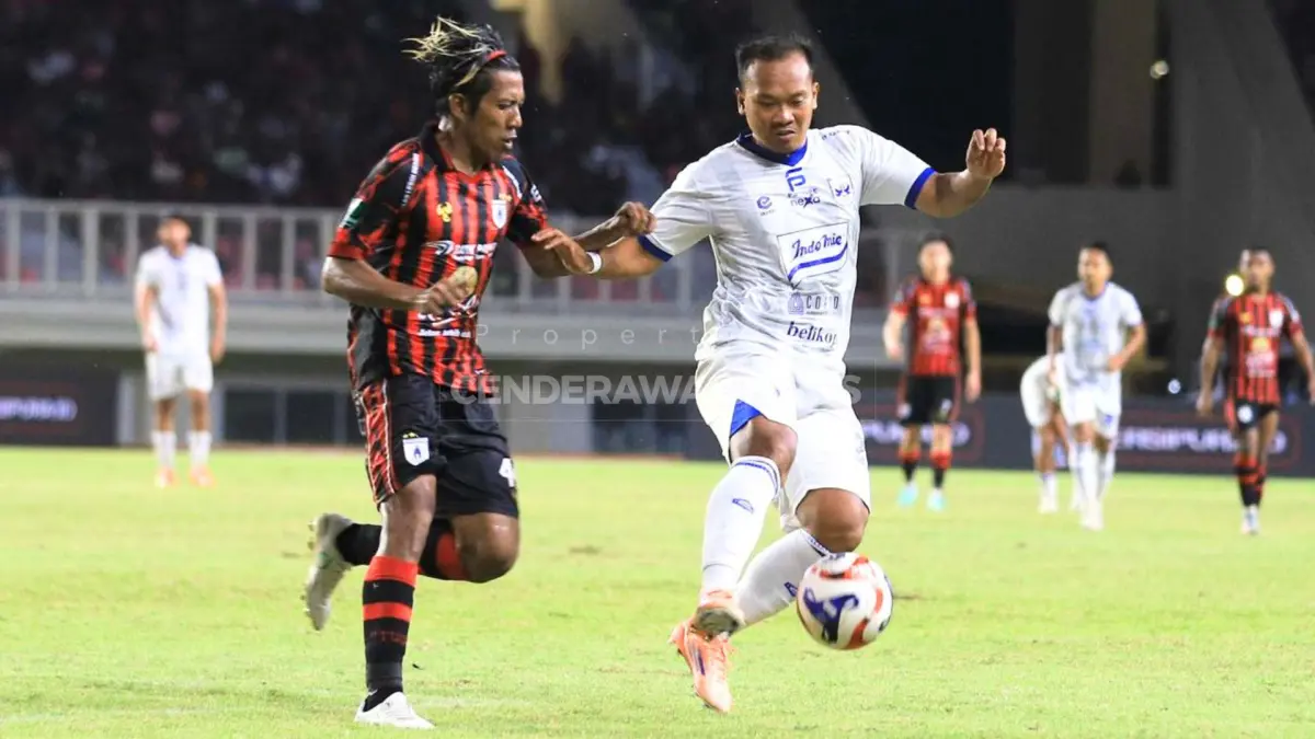  Bima Ragil saat memperkuat Persipura Jayapura pada musim lalu di Stadion Lukas Enembe. (CEPOSONLINE.COM/ERIANTO).