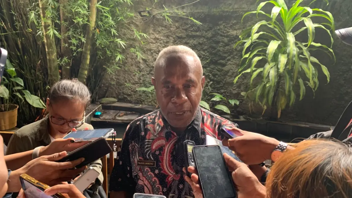 &nbsp;Kepala DPMPTPS Kabupaten Mimika, Marselino Mameyao. (Foto: CEPOSONLINE.COM/MOH. WAHYU WELERUBUN).&nbsp;