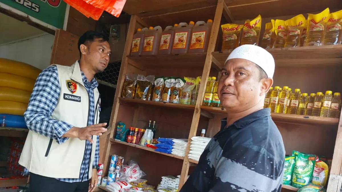 Satgas Pangan Polda Papua ketika sidak ketersediaan Minyakita, dan Beras di Pasar Youtefa, Kamis (11/6/2026) (CEPOSONLINE.COM/KAREL)
