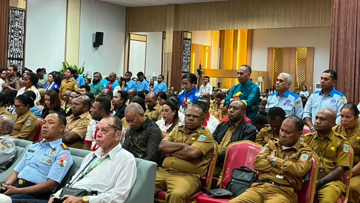 ASN dan Non ASN di lingkungan Pemprov Papua Tengah serta Peserta Pespawari Asal Papua Tengah di Ballroom Kantor Gubernur Papua Tengah, Senin, (15/6/2026). (CEPOSONLINE.COM/THERESIA F. TEKEGE)