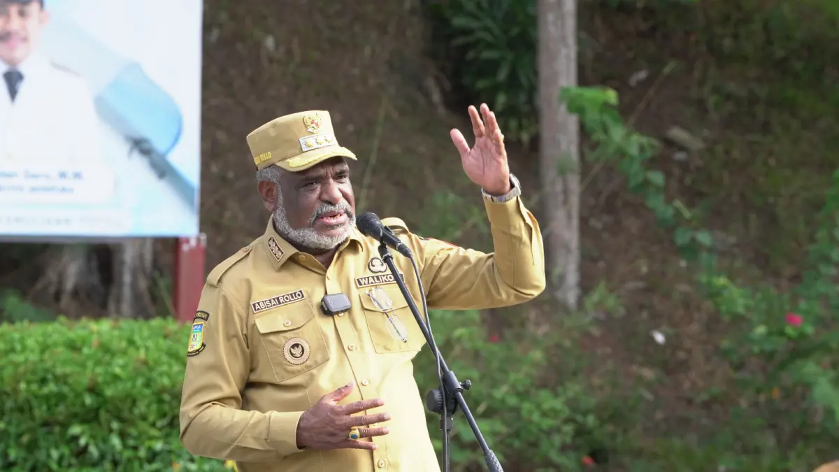 Wali Kota, Dr. Abisai Rollo saat pimpin apel pagi, Senin (15/6/2026).
(Ceposonline.com/Humas Pemkot)