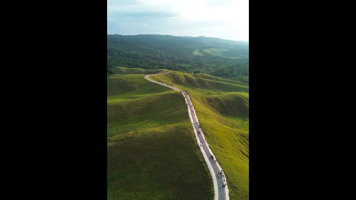 Bukit Bongge yang diabadikan melalui drone, Minggu (14/6/2026).(Ceposonline.com/Dika)