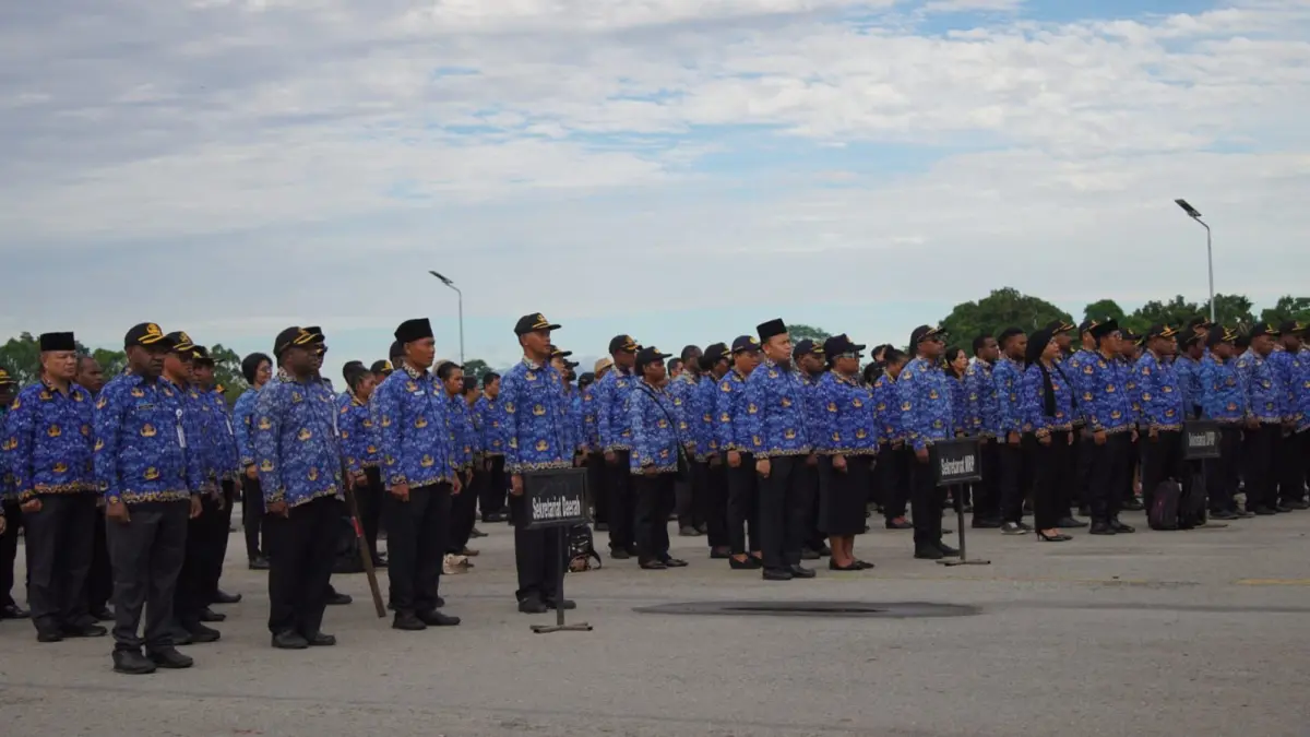 ASN di lingkup Pemprov Papua Tengah mengenakan KORPRI saat mengikuti apel Gabungan di Kantor Gubernur Papua Tengah, Rabu, ( 17/6/2026). (CEPOSONLINE.COM/THERESIA F. TEKEGE)