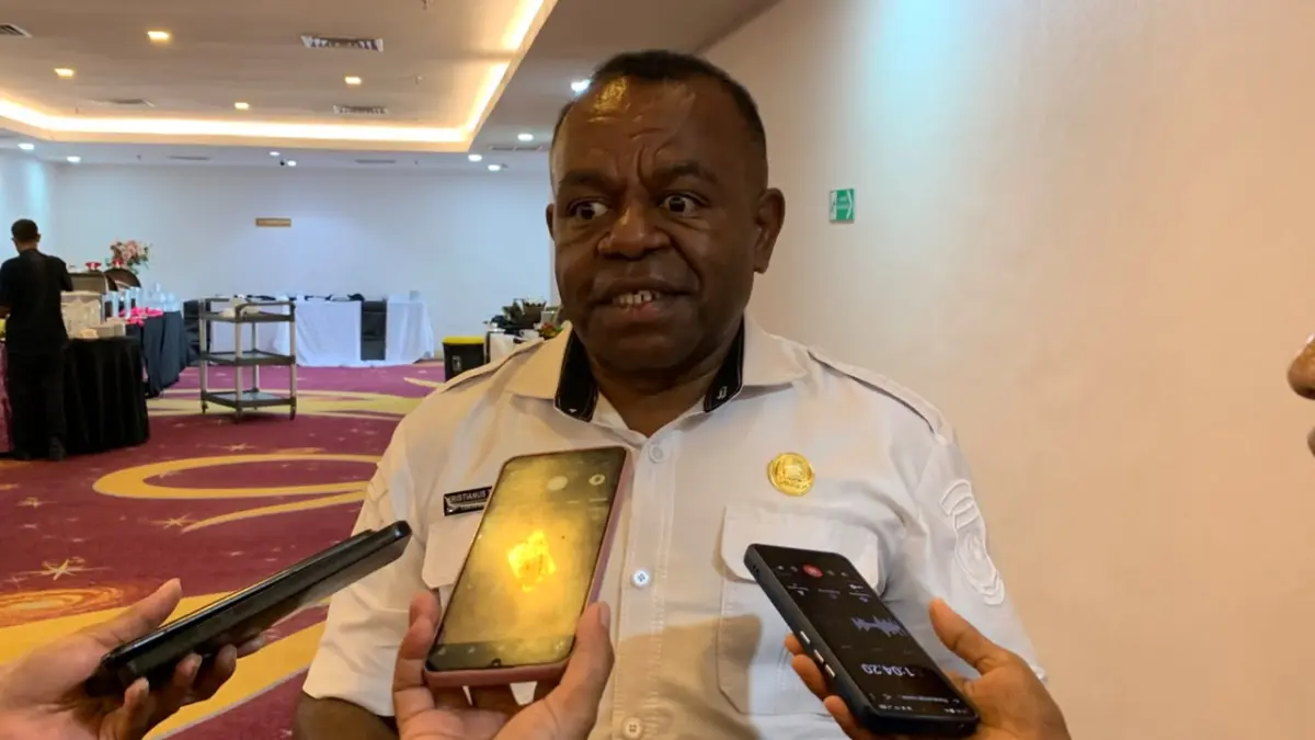 Kabid SDM Dinas Kesehatan Provinsi Papua Tengah, Kristianus Tebai. (Foto: CEPOSONLINE.COM/MOH. WAHYU WELERUBUN)